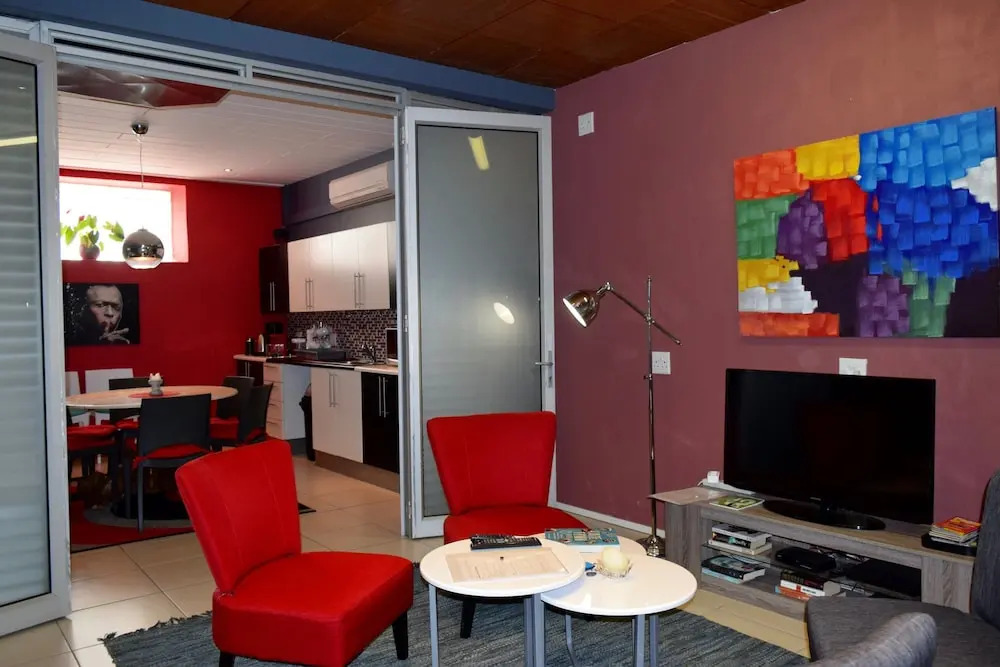 Modern 3 Bedroom Apartment in Central Cape Town