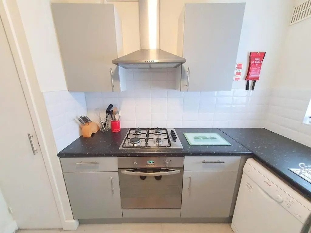 Wentworth Apartment with 2 bedrooms, Superfast Wi-Fi and private parking