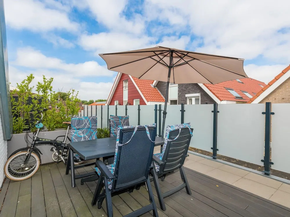 Magnificent 6-person Apartment With Roof Terrace in Ouddorp Town Centre