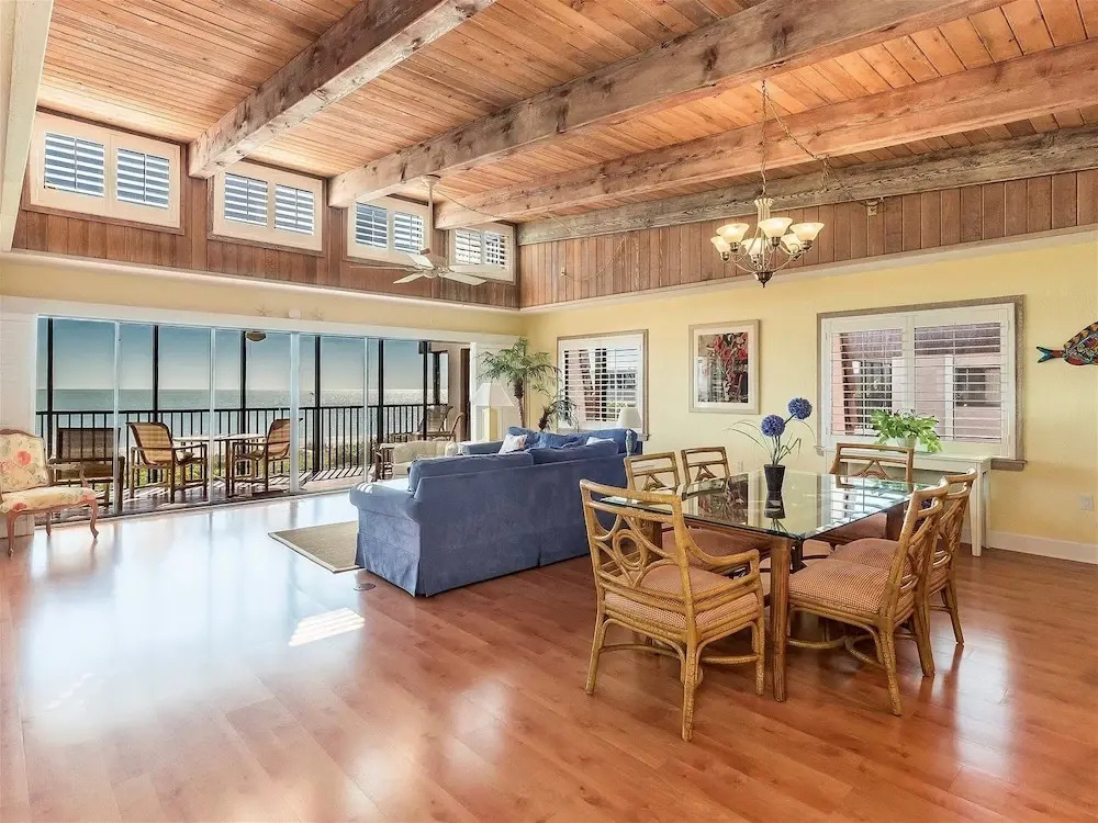 Shorewood Condos by Dream Vacation Rentals