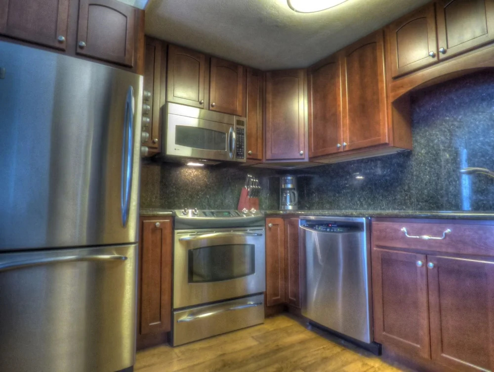 Lift Tickets Ski-in-out Mnt Side Wifi, Fireplace, Clubhousewinter Shuttle