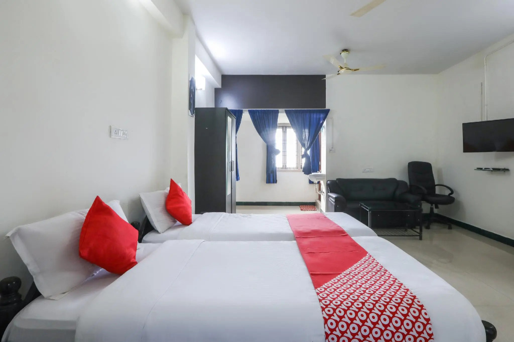 OYO 67644 D-qube Hotels