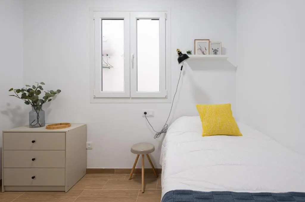 Workfriendly 2BR Home 5 min walk to Beach - Wifi