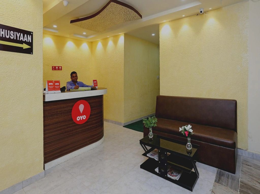 OYO 11547 Royal Treat