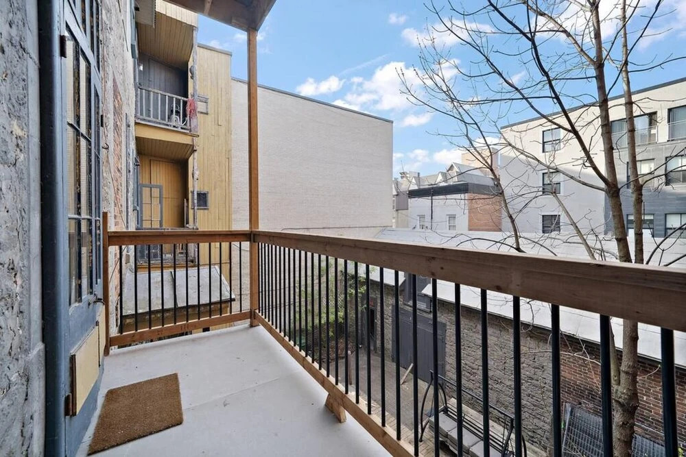 Newly Renovated 1 bed 1 WC Centrally Located Old Montreal w Patio