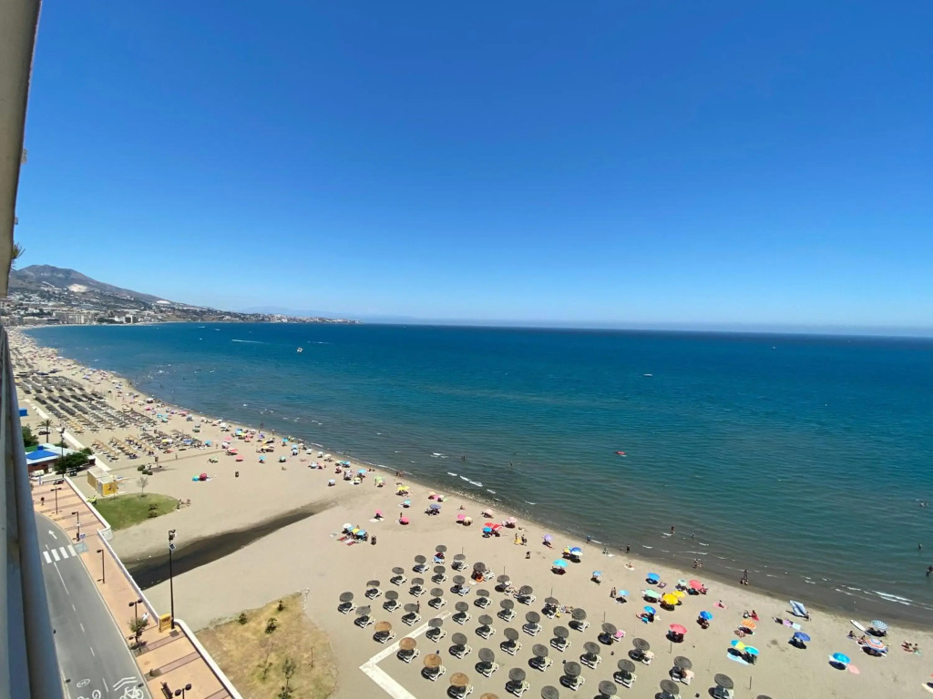 Stylish Fuengirola Studio with Panoramic Sea View