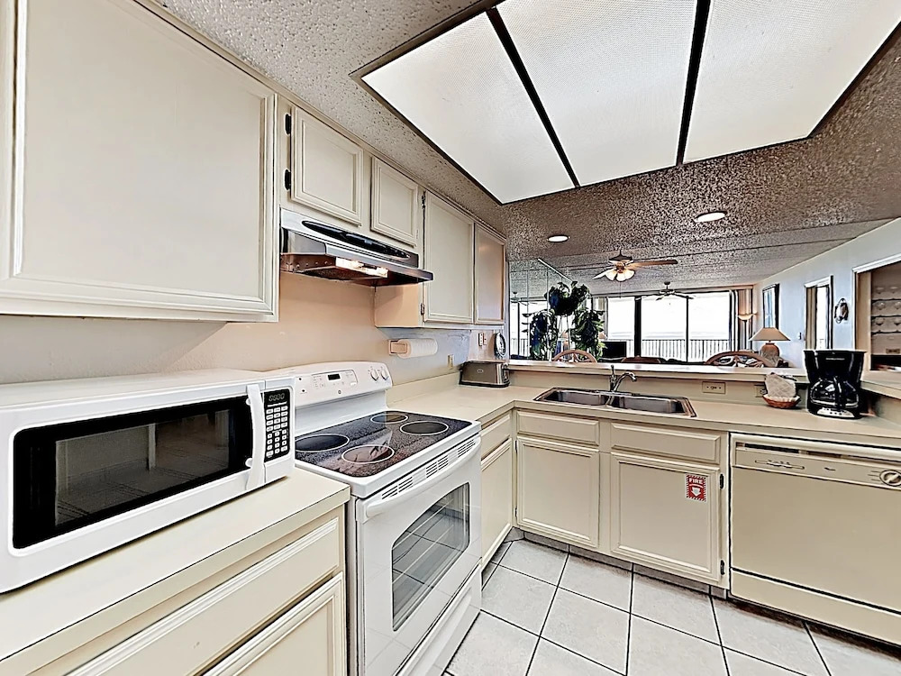 New Listing! Bright Beachfront Getaway W/ Balcony 2 Bedroom Condo
