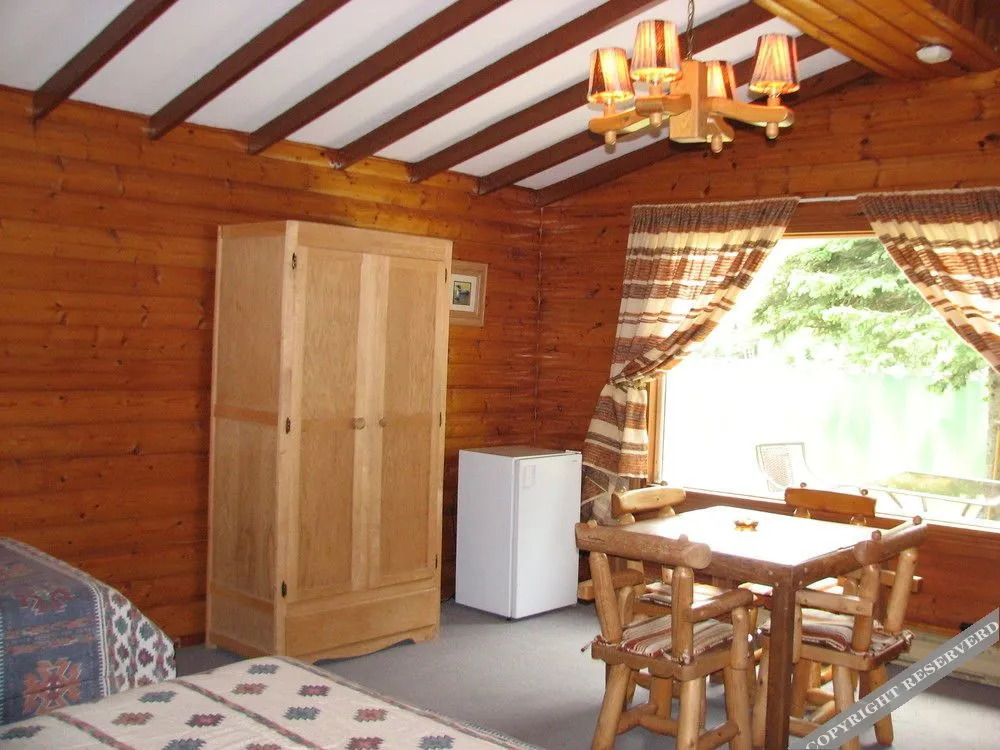 Kan-à-Mouche Pourvoirie Auberge et Chalets