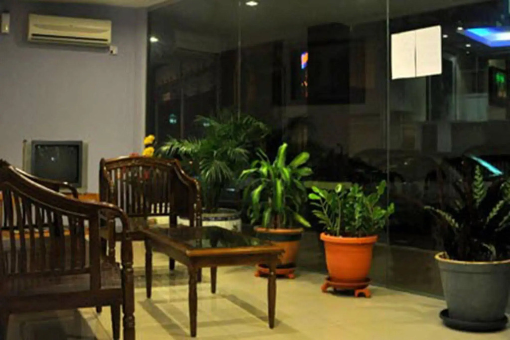 Golden Bay Hotel