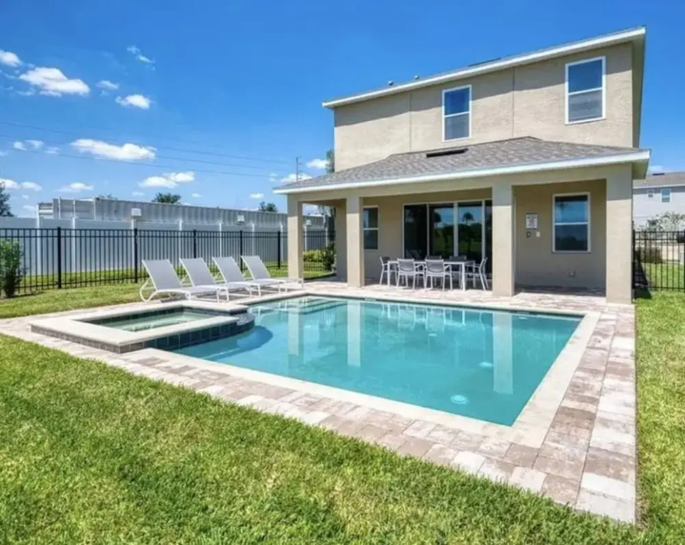 Amazing 4/3 Home at Reunion!! With Private Pool, Near Disney and Universal!!