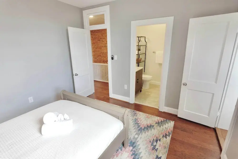 Terrific Family Townhouse + Parking x 2 Cars