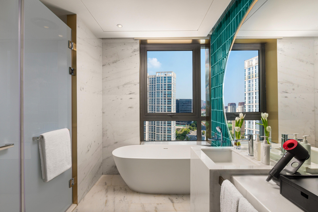 HUALUXE Shanghai Changfeng Park by IHG