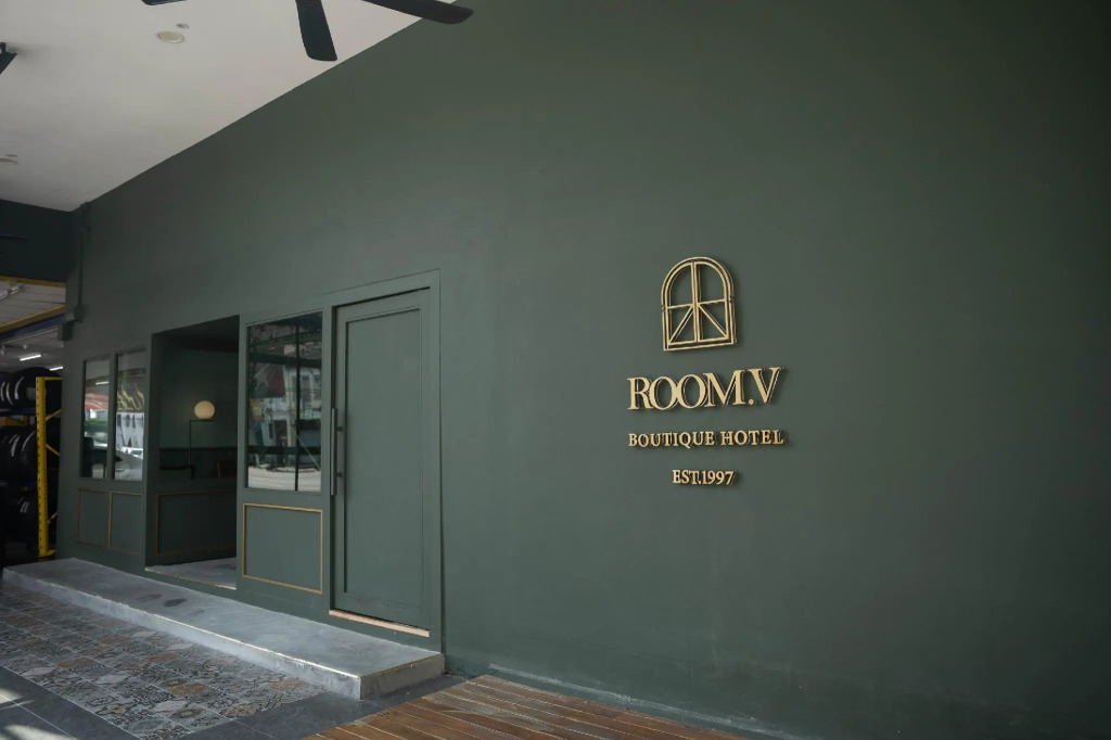 Room V @ Jalan Sultanah Near Bus Stop Batu Pahat