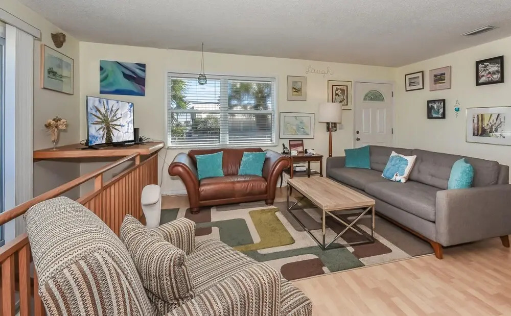 The Artist Beach House Beachfront 6298s