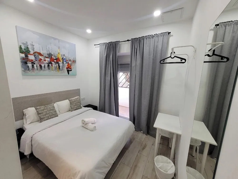 AYZ Silvela - Auto check-in property