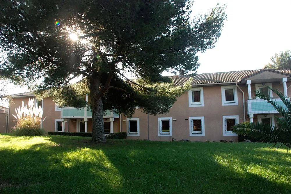 Arcadius Le Petit Hotel