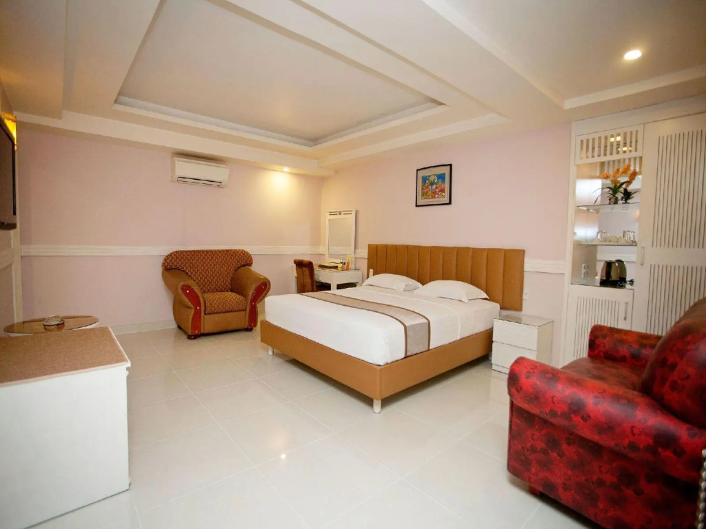 Fortune 700 Hotel