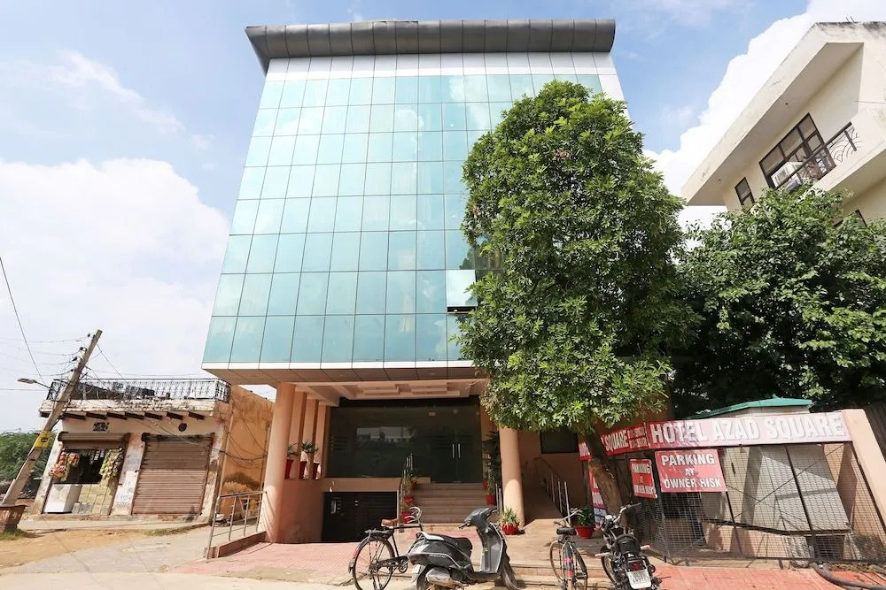 OYO 18931 Flagship Azad Square Medanta