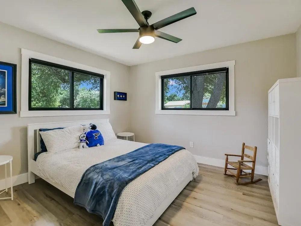 Charming Ranch Home Near Dell With Cocktail Pool