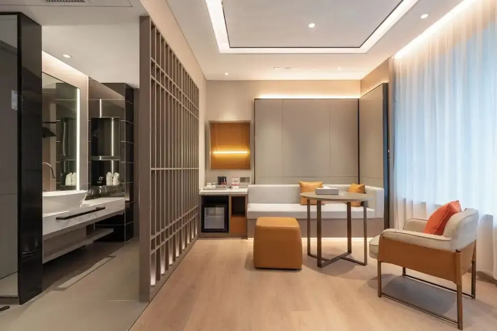 World Hotel (Jinan CBD Dingjiazhuang Subway Station)