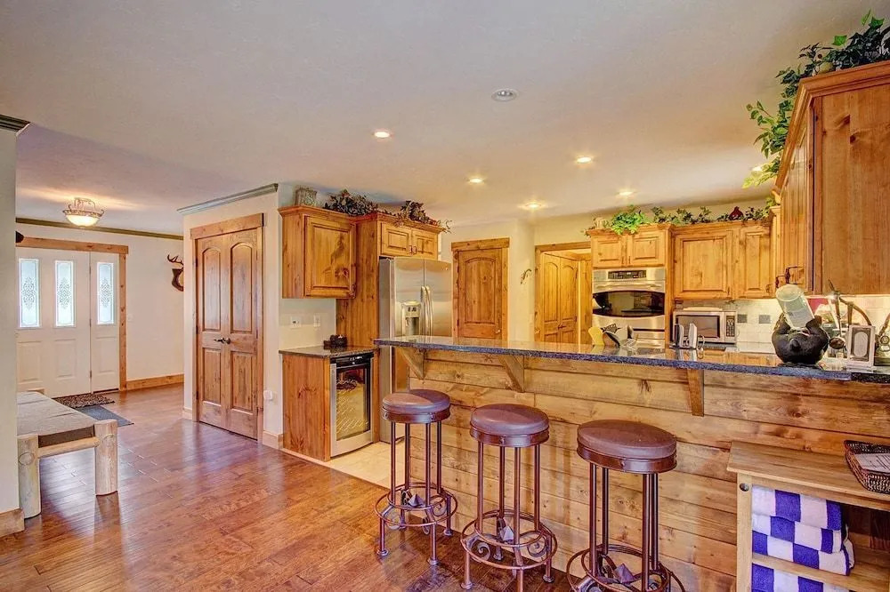 Grey Squirrel Lodge