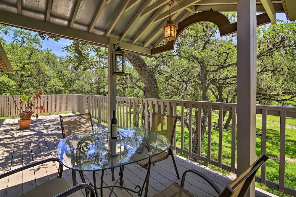 Countryside Cottage: 17 Mi to Downtown San Antonio