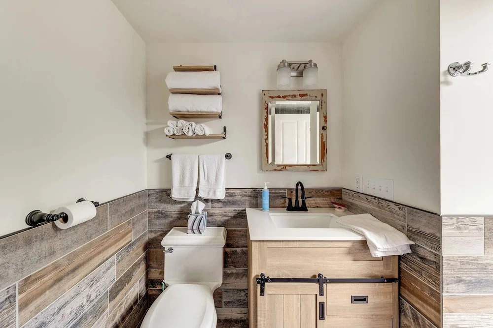 Walkable, Dog Friendly! Friday Harbor Stay w/ Deck