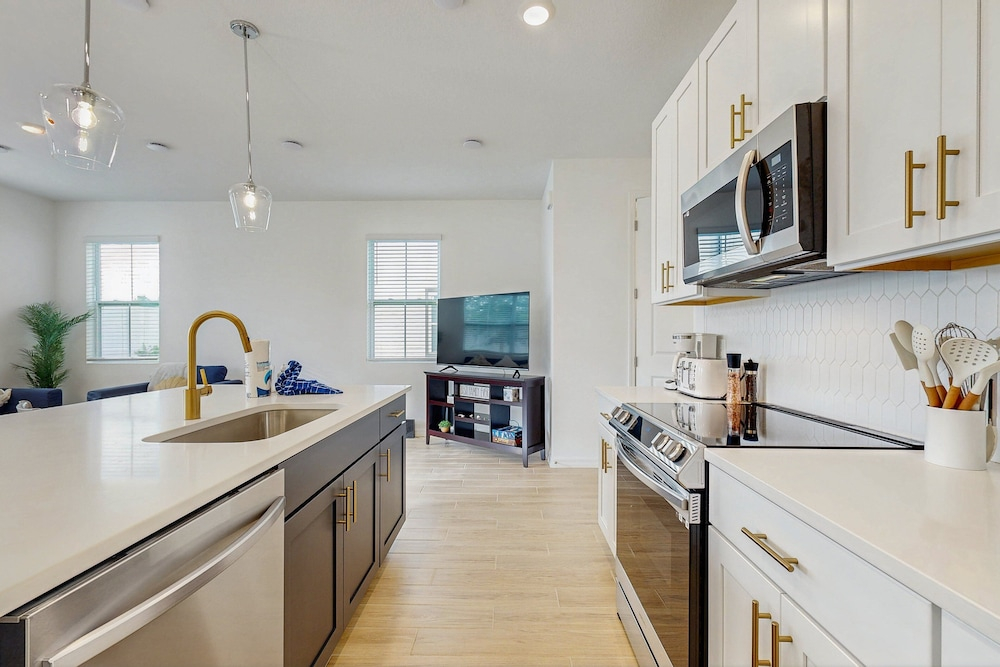 Stylish Vacation Home With Open Layout, Sunny Patio & Near Attractions