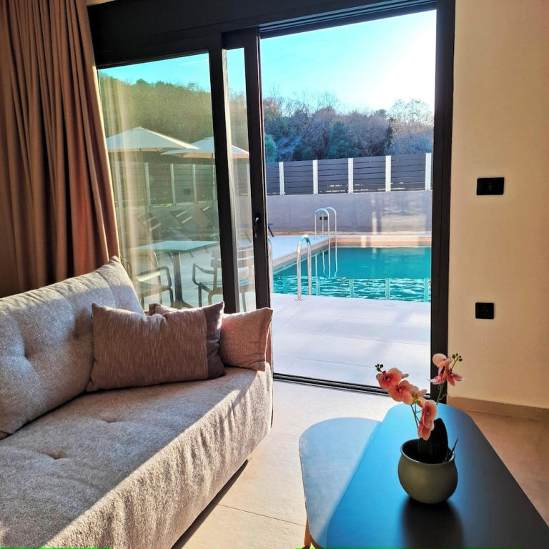 Aelia Luxury Apartments & Pool