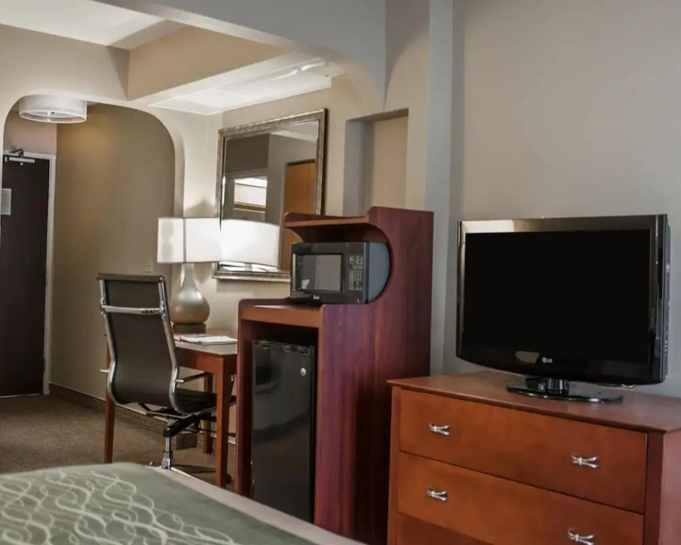 Comfort Inn & Suites