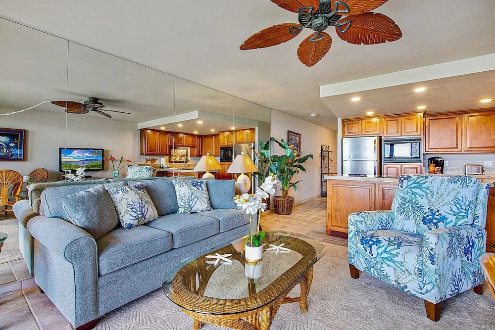 Kaleialoha 106 Ocean Front 1bd/1ba 1 Bedroom Condo by RedAwning
