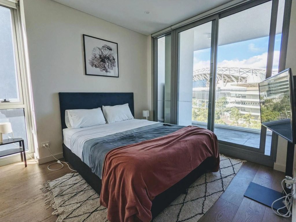 Elegant 3-bed 2-bath, balcony, with pool included, NO PARTIES