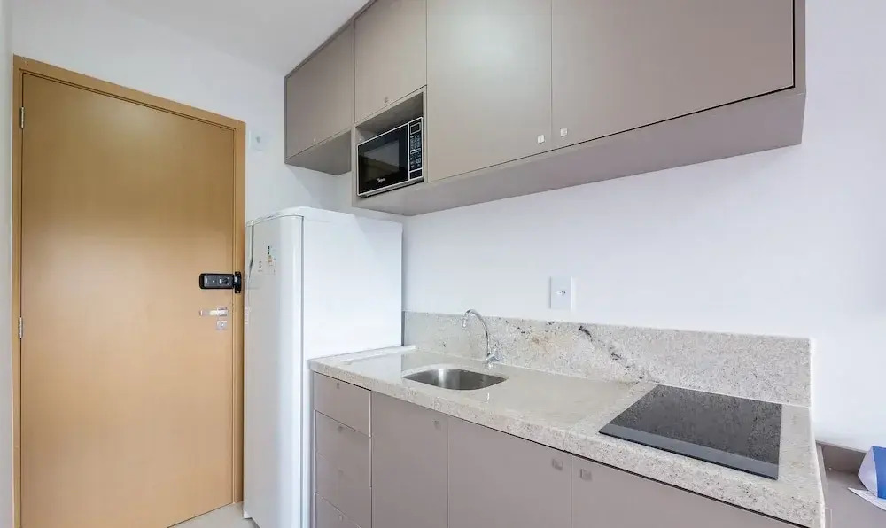 Studio Moderno em cond. c/ piscina HFO0208