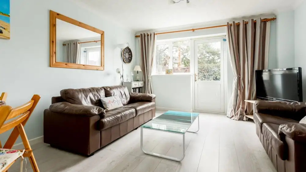 Dolphin Cottage - Short walk to Poole Quay with Private Garden