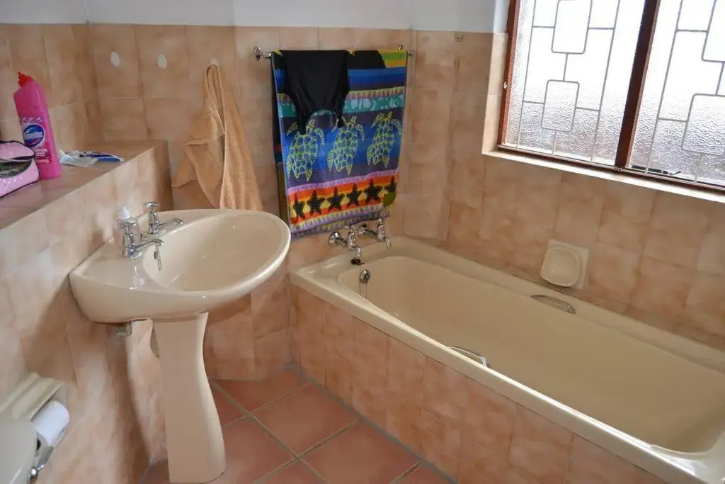2Bed 2Bath Vacation home with pool close to beach