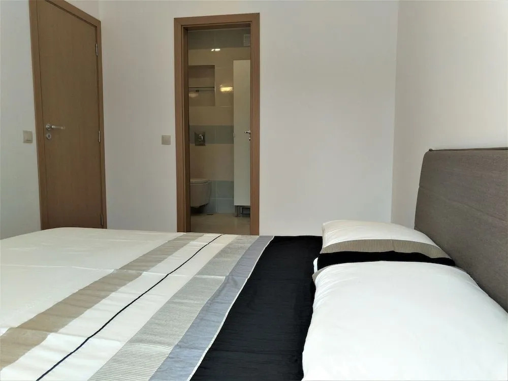 Baratero Club Apartments Private Parking EV points
