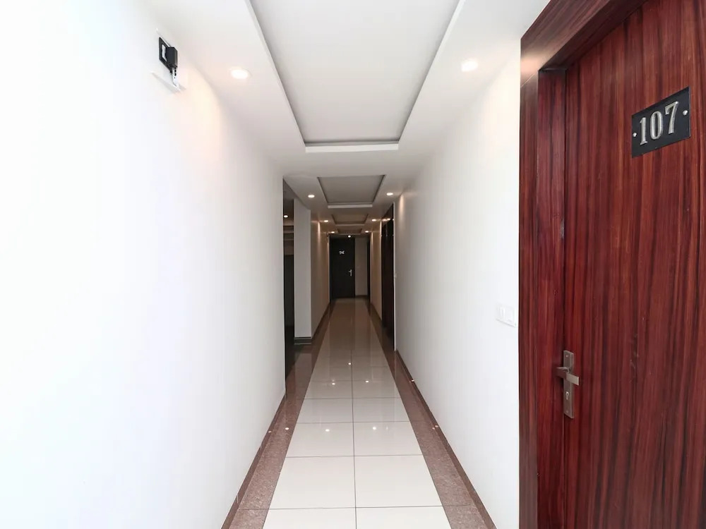 OYO 15116 Woods Inn