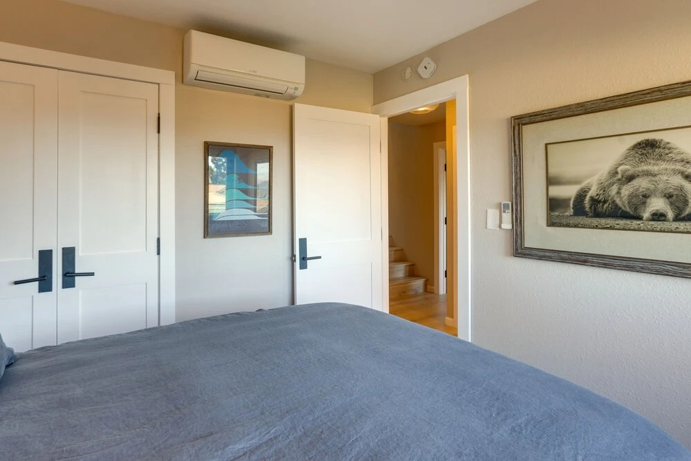 Condo w/ Lake Views - 1 Mi to Diamond Peak Ski!