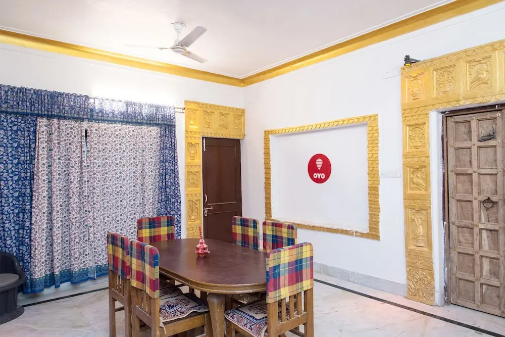 OYO 11431 Home Artistic Stay Forum Celebration Mall