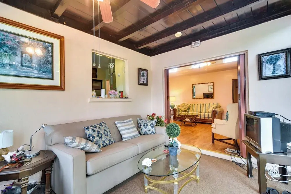 1 Mi to Madeira Beach: Getaway w/ Patio & Grill