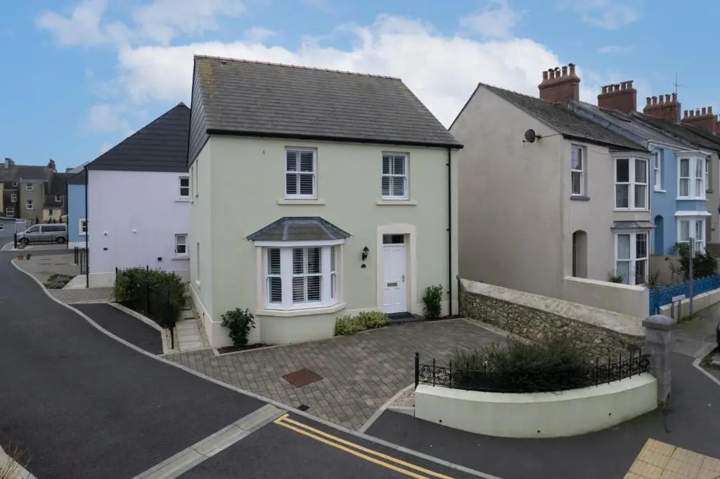 Cottage Mews - Seaside Cottage Parking Terrace