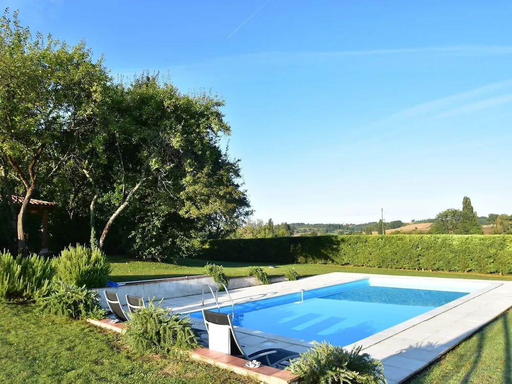 Beautiful Holiday Home With Swimming Pool, Walking Distance From the Centre of Verteillac