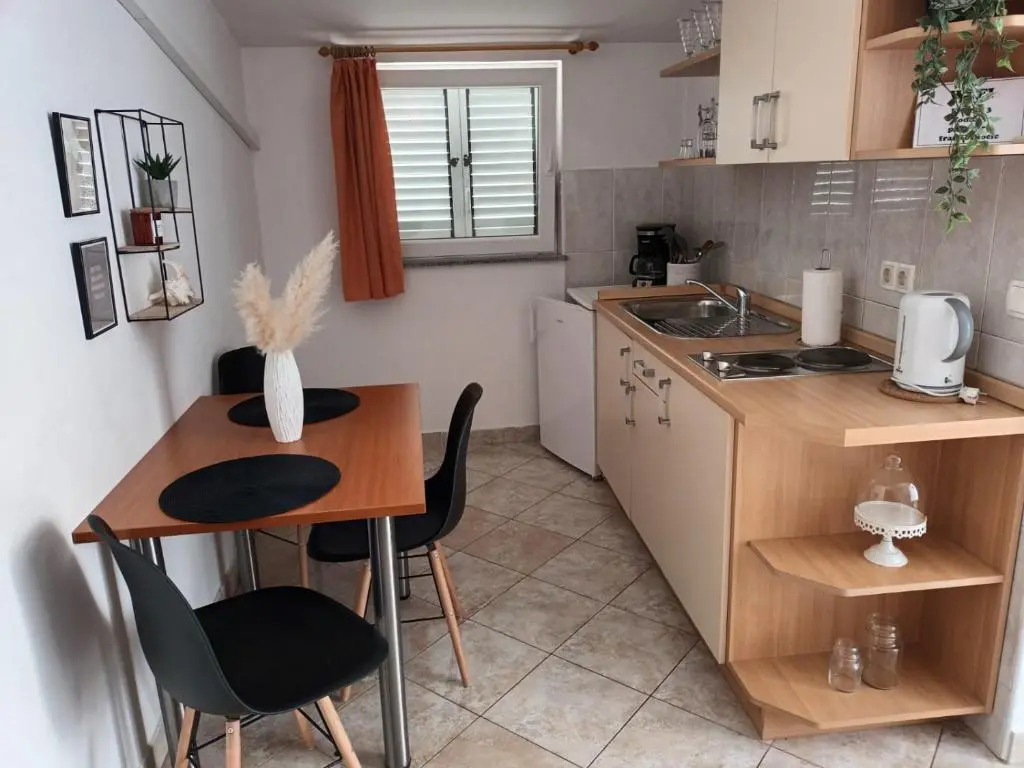 Apartment & Rooms Riva