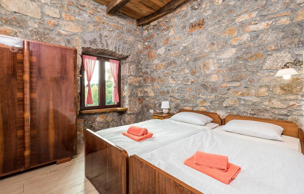 Nice Home in Veprinac with Outdoor Swimming Pool, Hot Tub & 5 Bedrooms