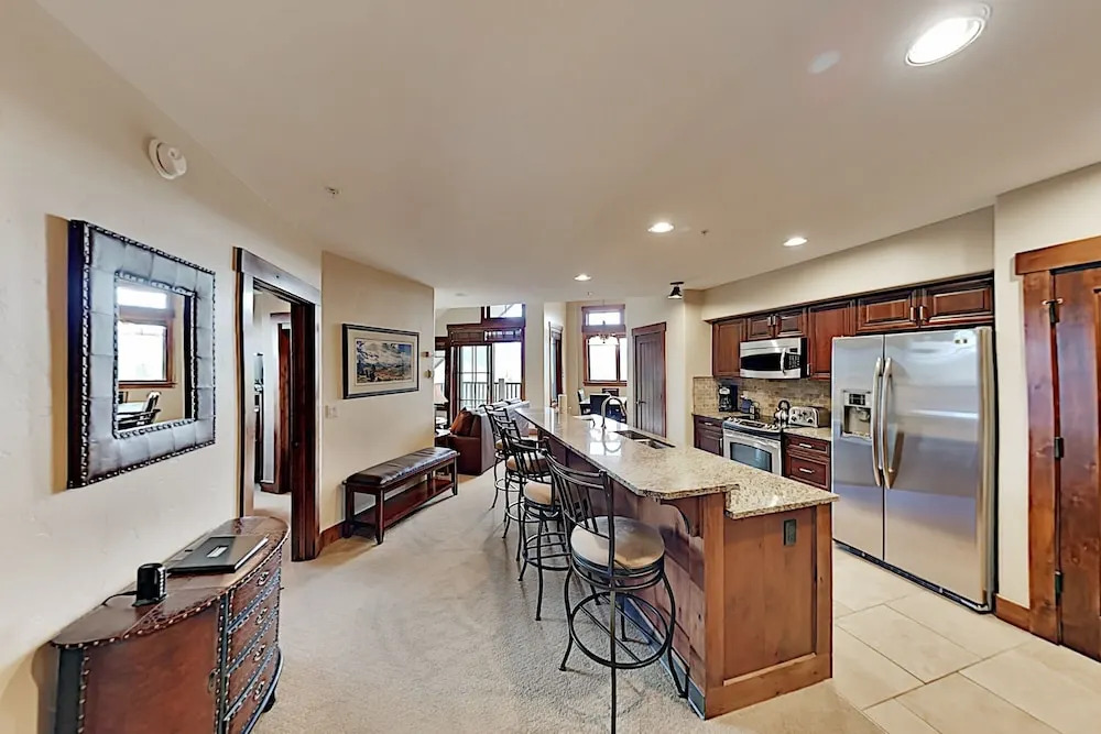 1891shrv 2 Bedroom Condo