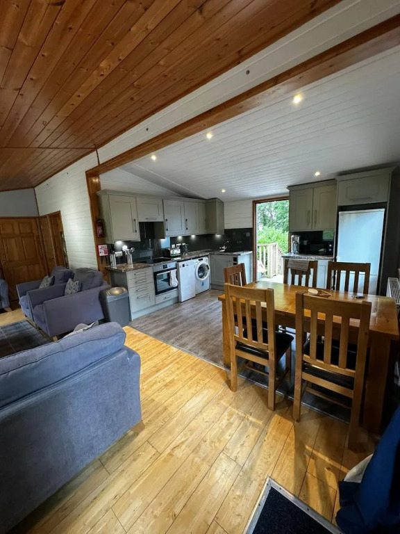 Serene Watermouth Cabin Retreat With Hot Tub & Stunning Coastal Views