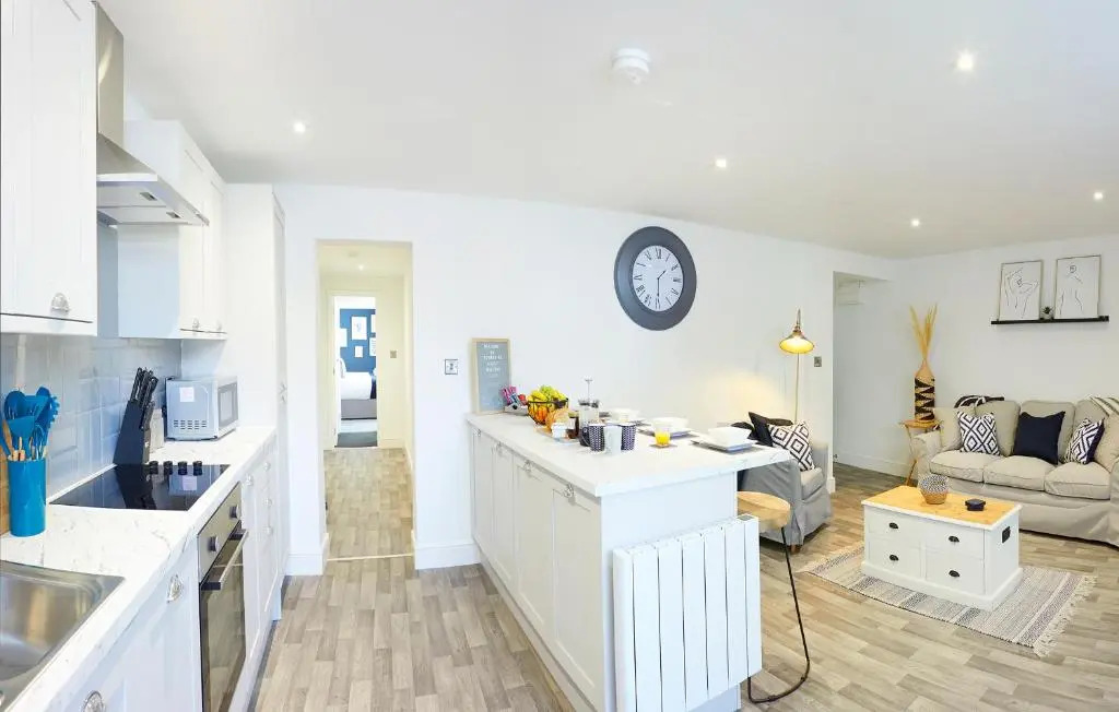 THE HIDEAWAY @ EMPIRE 39, town centre location, close to train station- Yorkshire Coast Holiday Lets.