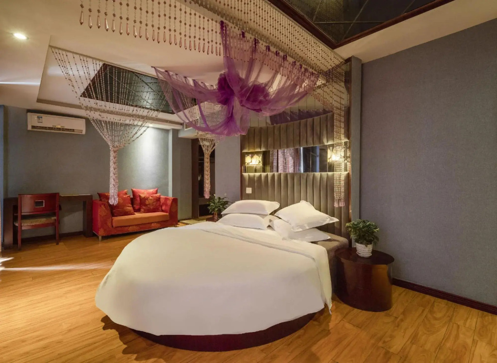 Mianyang Liangyuan Sanguo Culture Hotel