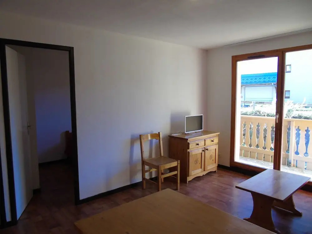 Lou Services Apartment CB43 LSI 001