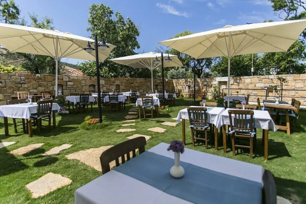 Ayapetro Hotel